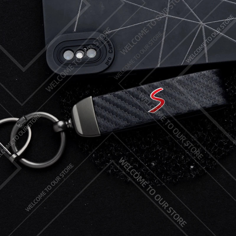 1PCS Car Keychain SE Plug S Logo For Mini Cooper S JCW R53 R55 F54 F55 F56 Widget Ornaments Metal Carbon Fiber Leather Key Chain